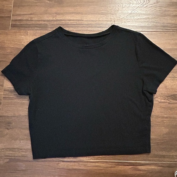 Wild Fable Black Cropped Short Sleeve T-Shirt - Picture 3 of 7